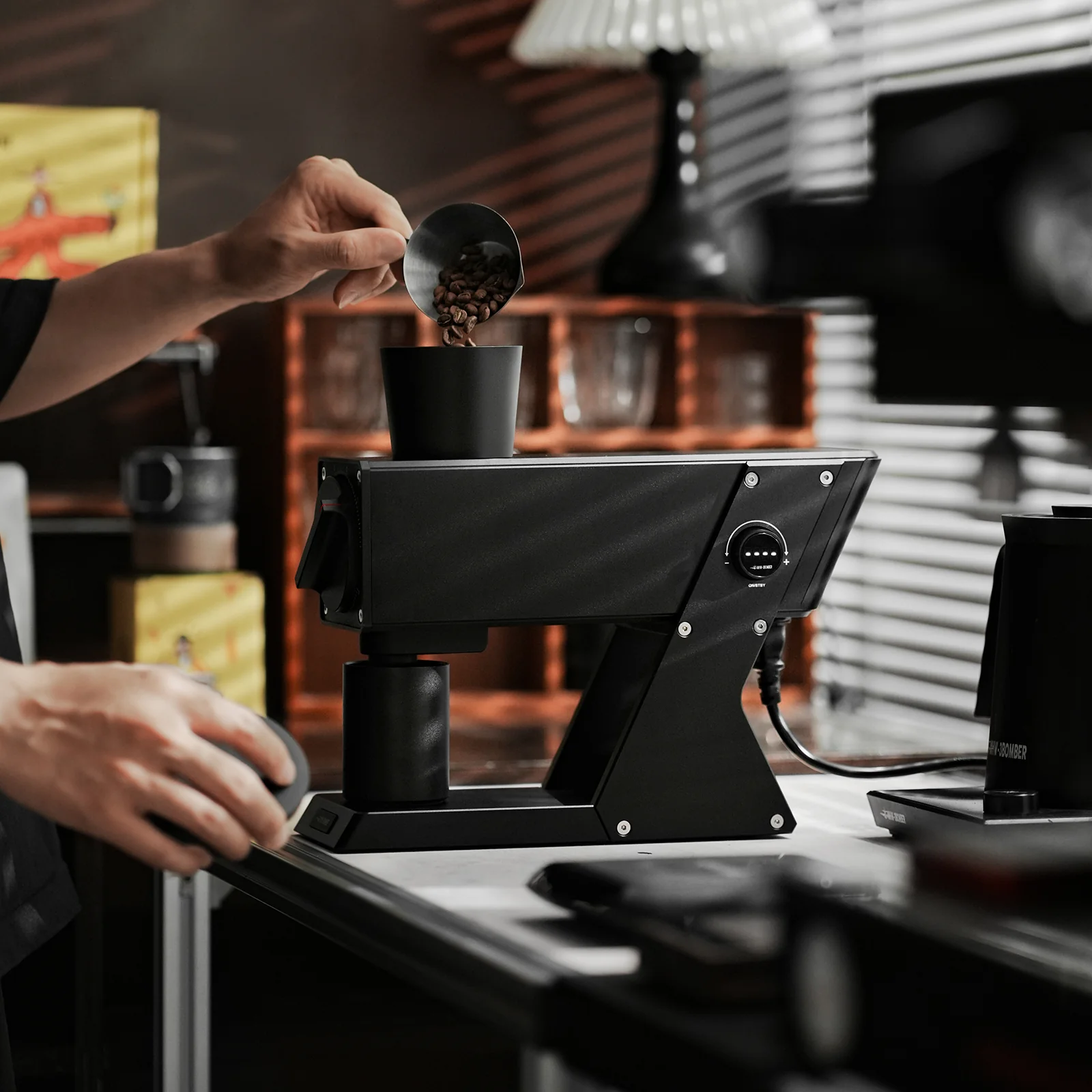 MHW-3BOMBER - F74 Navigator Electric Coffee Grinder - Image 5